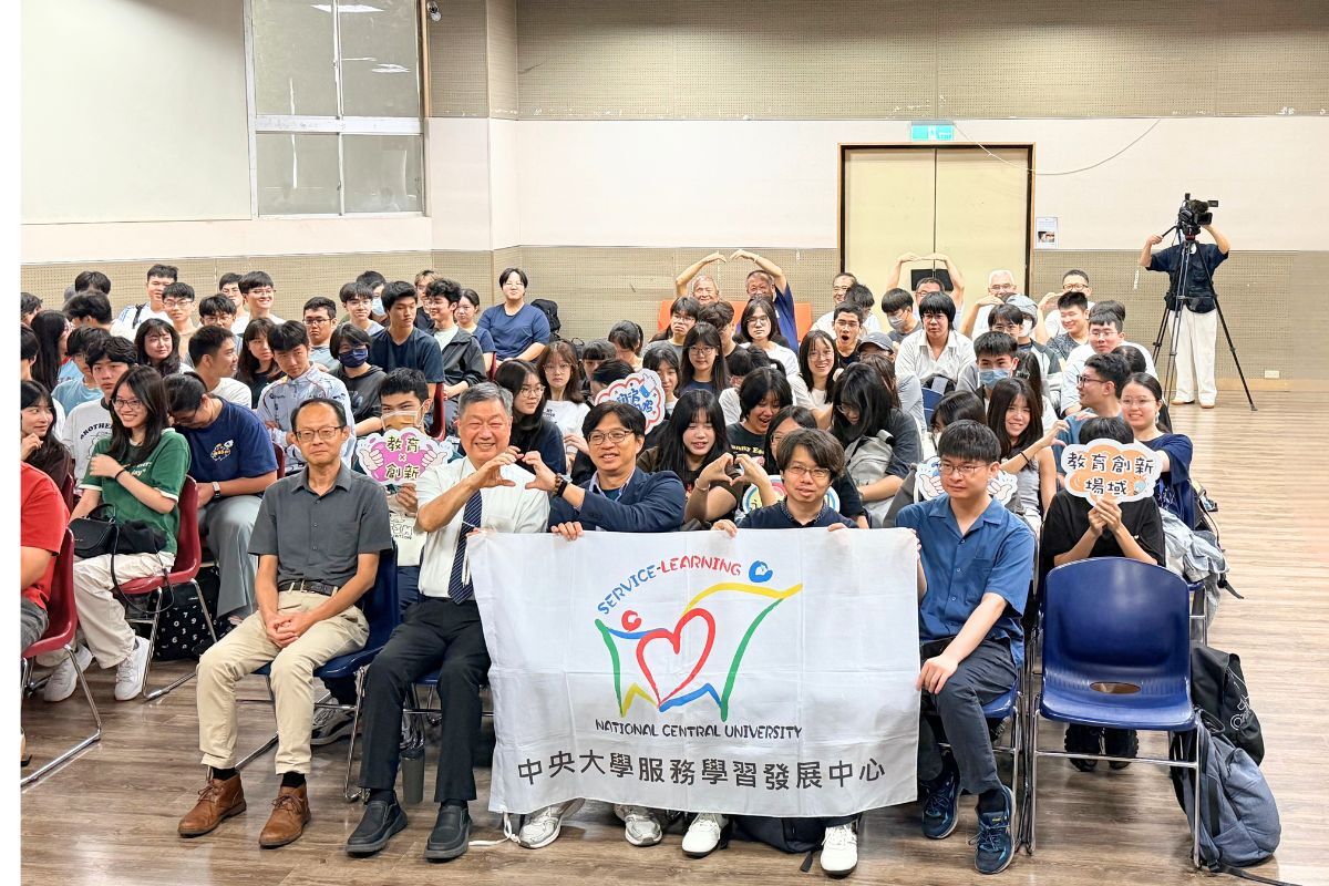 「慈濟輔具修繕與關懷暨青銀共學行前訓練」，超過百位學生參與。照片服務學習發展中心提供