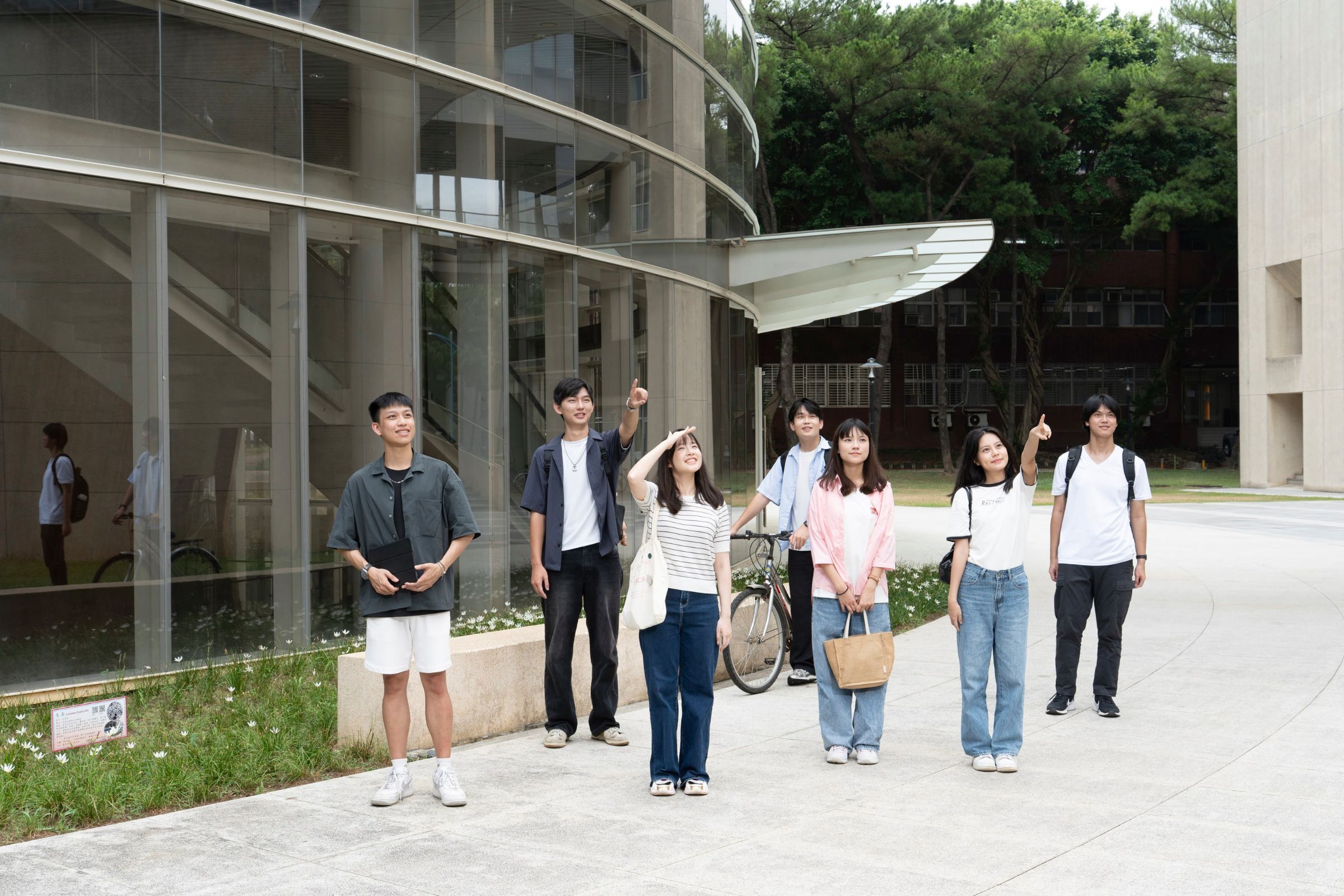 中大新鮮人有福了！諮商中心推出的「2026新生知訊網」，貼心整理大學生活必備的小技巧。照片秘書室提供