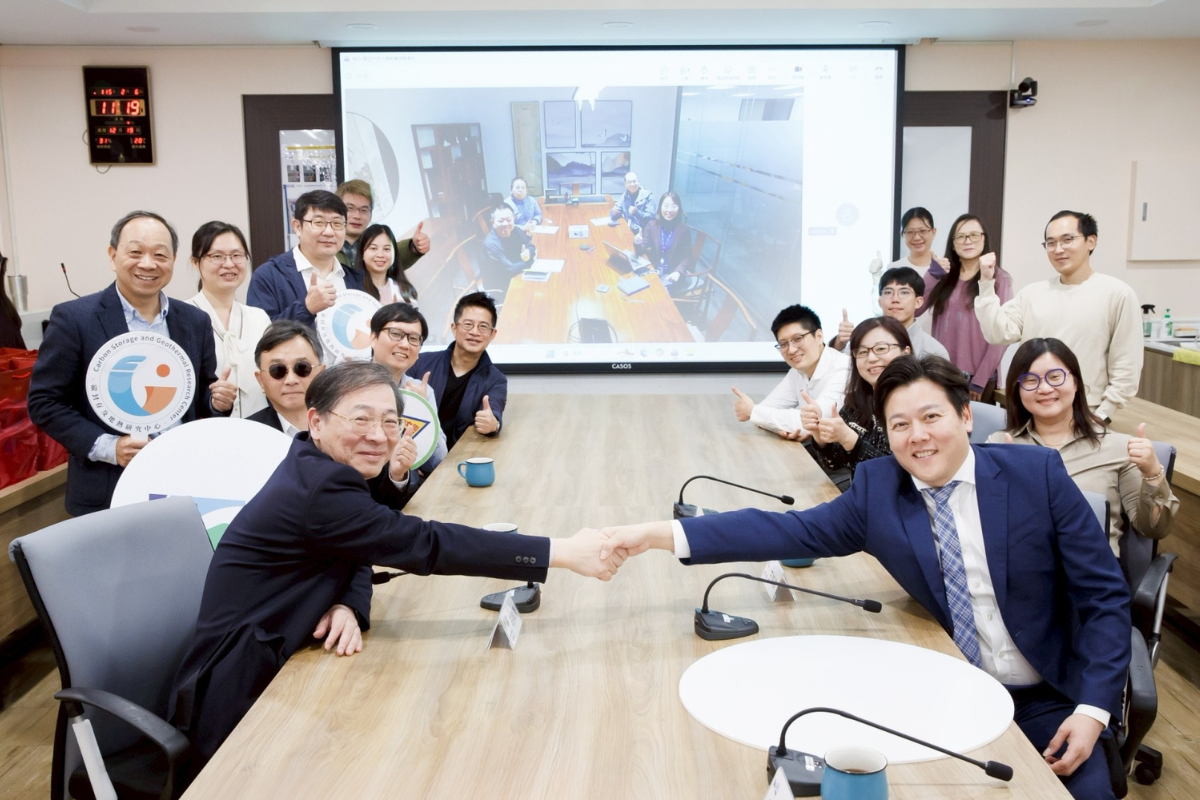 全球領先的科技公司 SLB（舒倫貝謝）捐贈中央大學專業探勘軟體，強化台灣淨零轉型研究量能。照片地科系提供