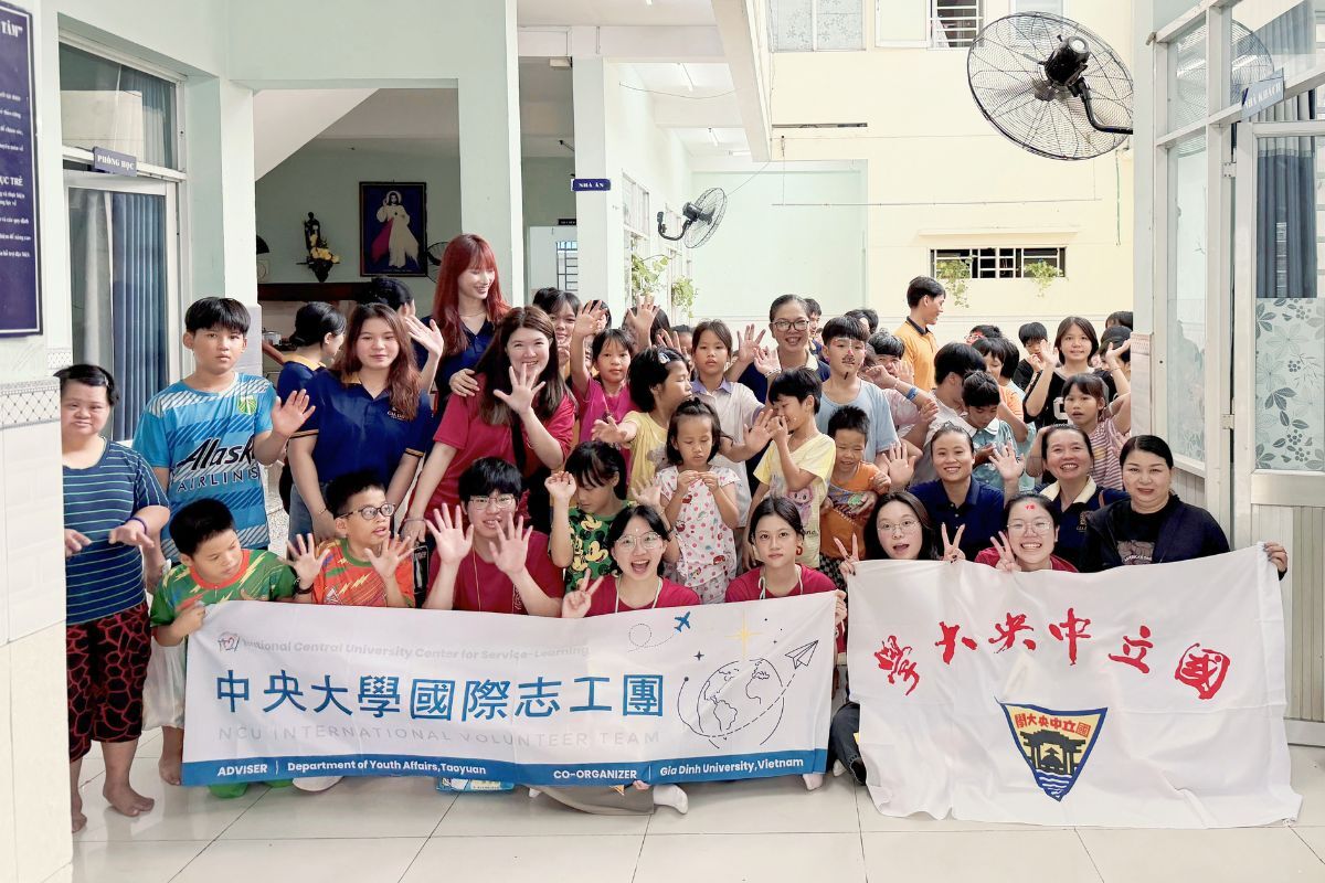 中大志工團隊透過國際志工服務，與越南建立深厚的情誼，在跨越國界的交流中，將愛與希望傳遞給需要關懷的孩童。照片服務學習發展中心提供