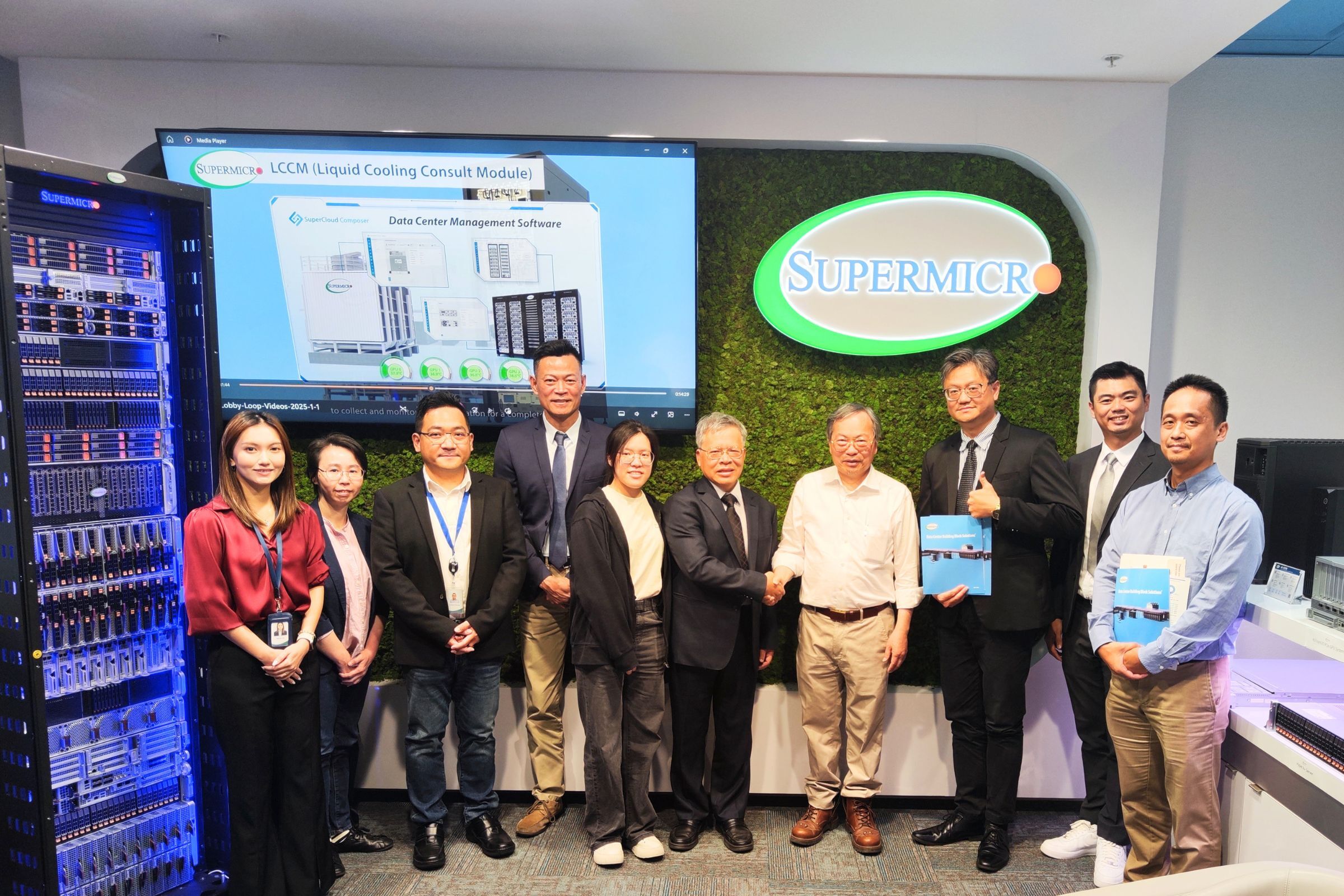 NCU President Hsiau, Shu-San leads a delegation to the United States and meets with Supermicro President and CEO Charles Liang to advance international industry-academia collaboration.