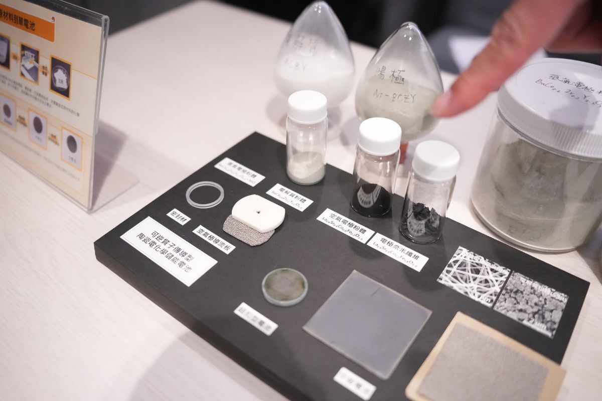 Systematic improvements in materials and fabrication processes enhance the efficiency of hydrogen production via water electrolysis. Photo by Tsai Pei-Lun