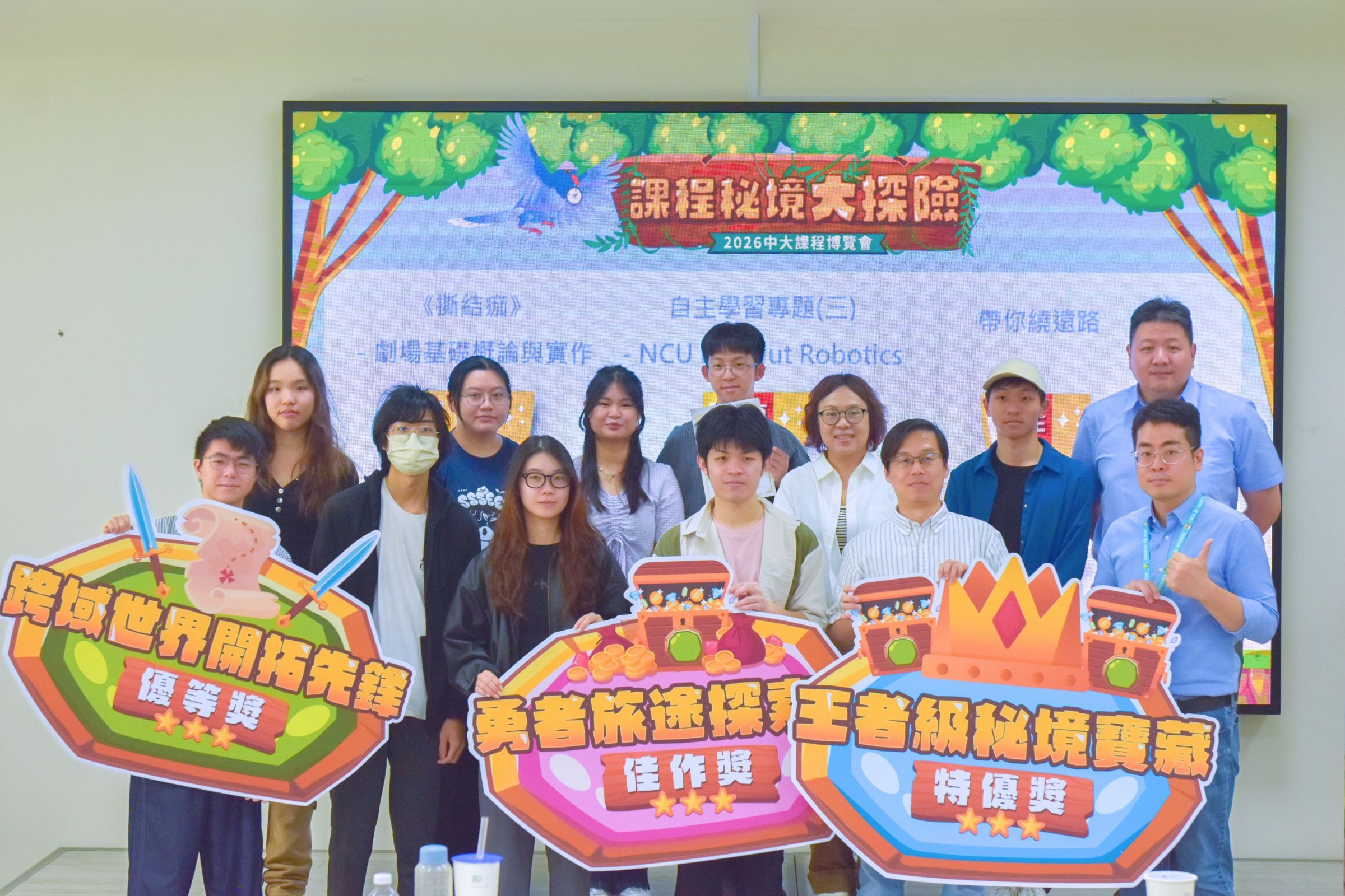 博覽會跨領域學習競賽，課程團隊熱烈角逐特優獎、優等獎與佳作獎，展現中大學生在多元課程中累積的厚實能力。照片教學發展中心提供